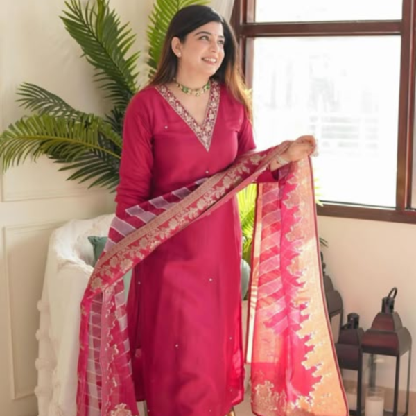 Women's Cream Floral Printed Cotton Suits & Dress Materials